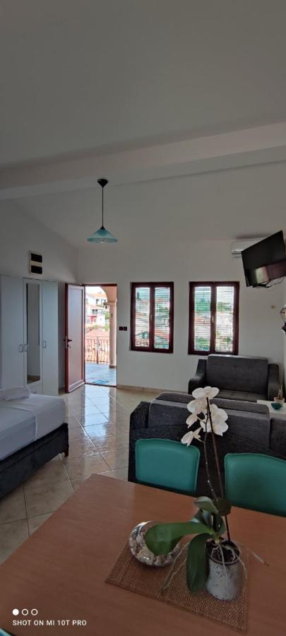 Apartments Tara Ulcinj Ngoại thất bức ảnh